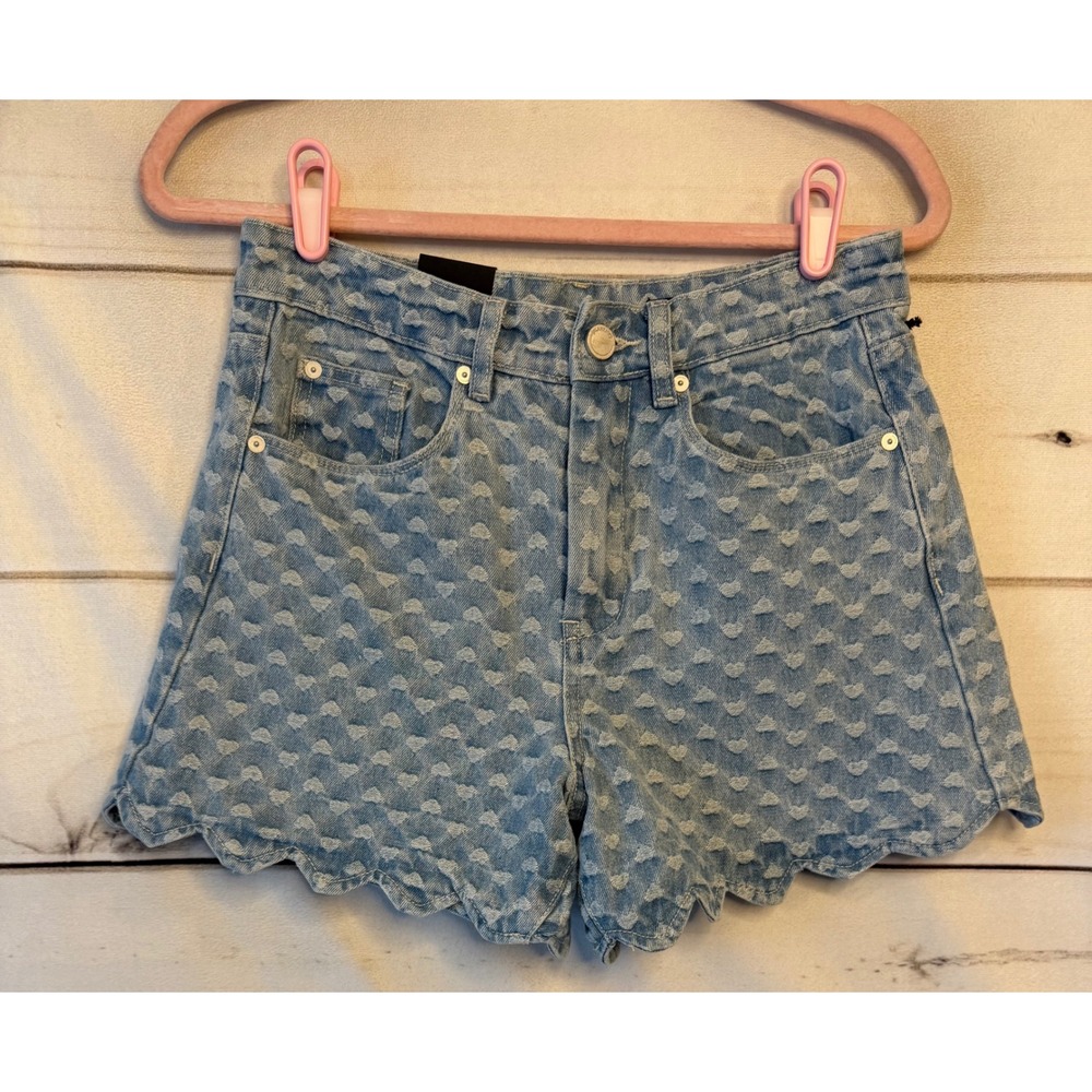 BLANKNYC The Reeve High Rise Heart Print Scalloped Denim Shorts Light Wash 26
